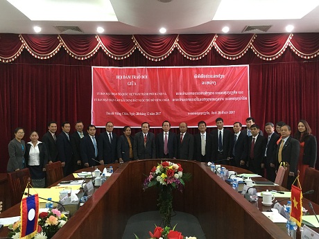 Chủ tịch Ủy ban MTTQ Việt Nam TP Hà Nội Vũ Hồng Khanh cùng đoàn công tác thăm và làm việc với Mặt trận Lào xây dựng đất nước Thủ đô Viêng Chăn và tỉnh Luông Prabang